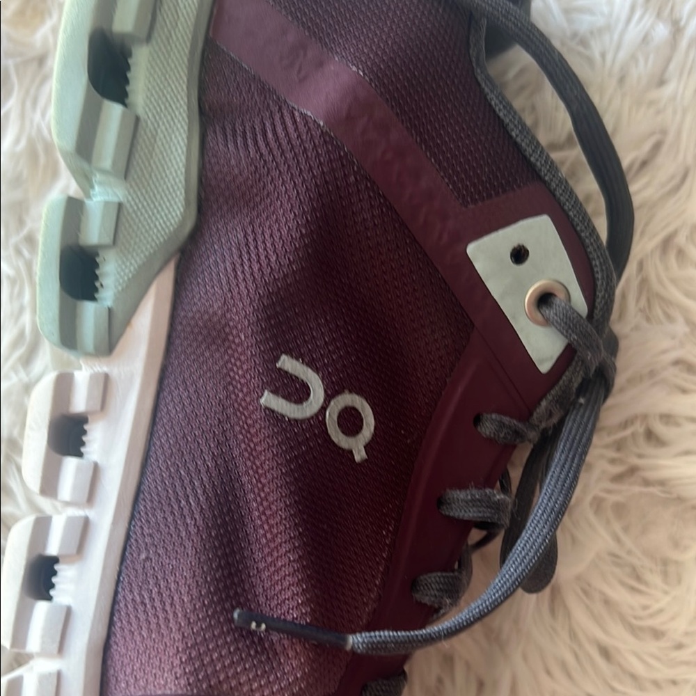 ON Running Gray and Maroon Sneakers - Picture 8 of 8